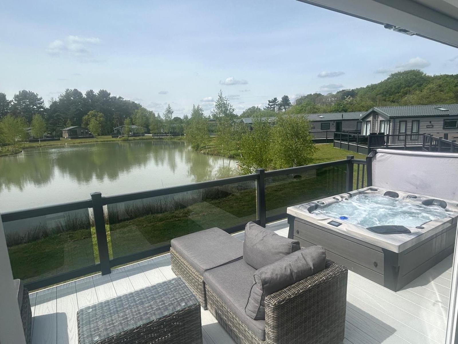 Hotchkin Lodge Woodhall Spa Bagian luar foto