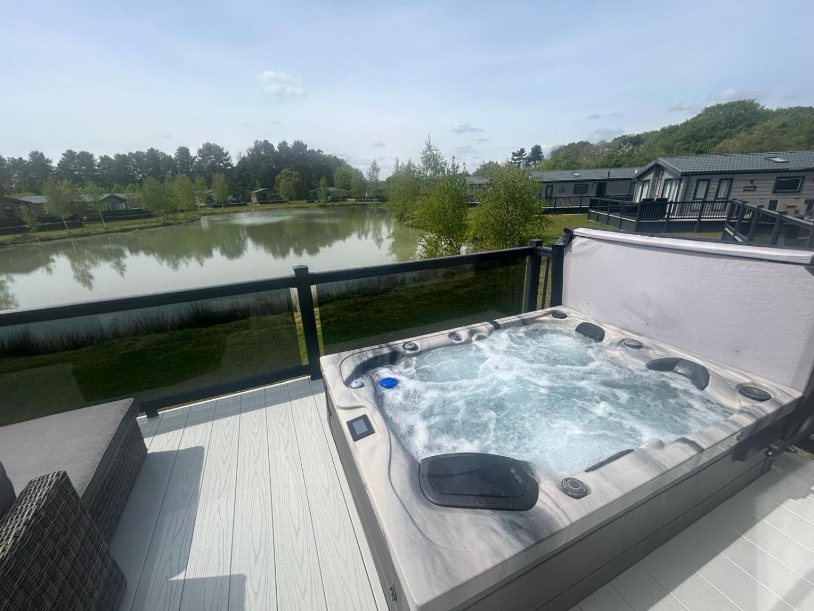 Hotchkin Lodge Woodhall Spa Bagian luar foto