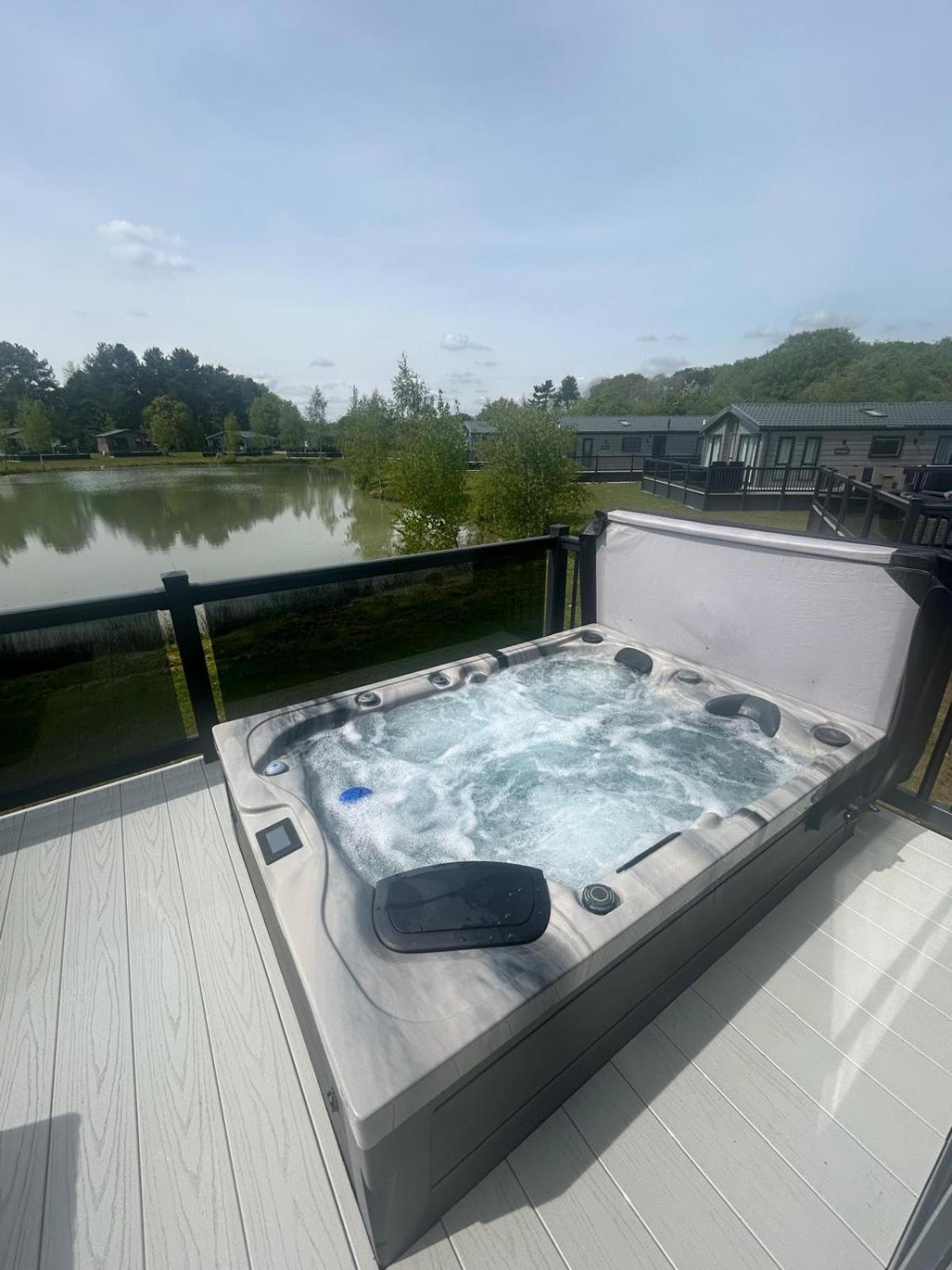 Hotchkin Lodge Woodhall Spa Bagian luar foto